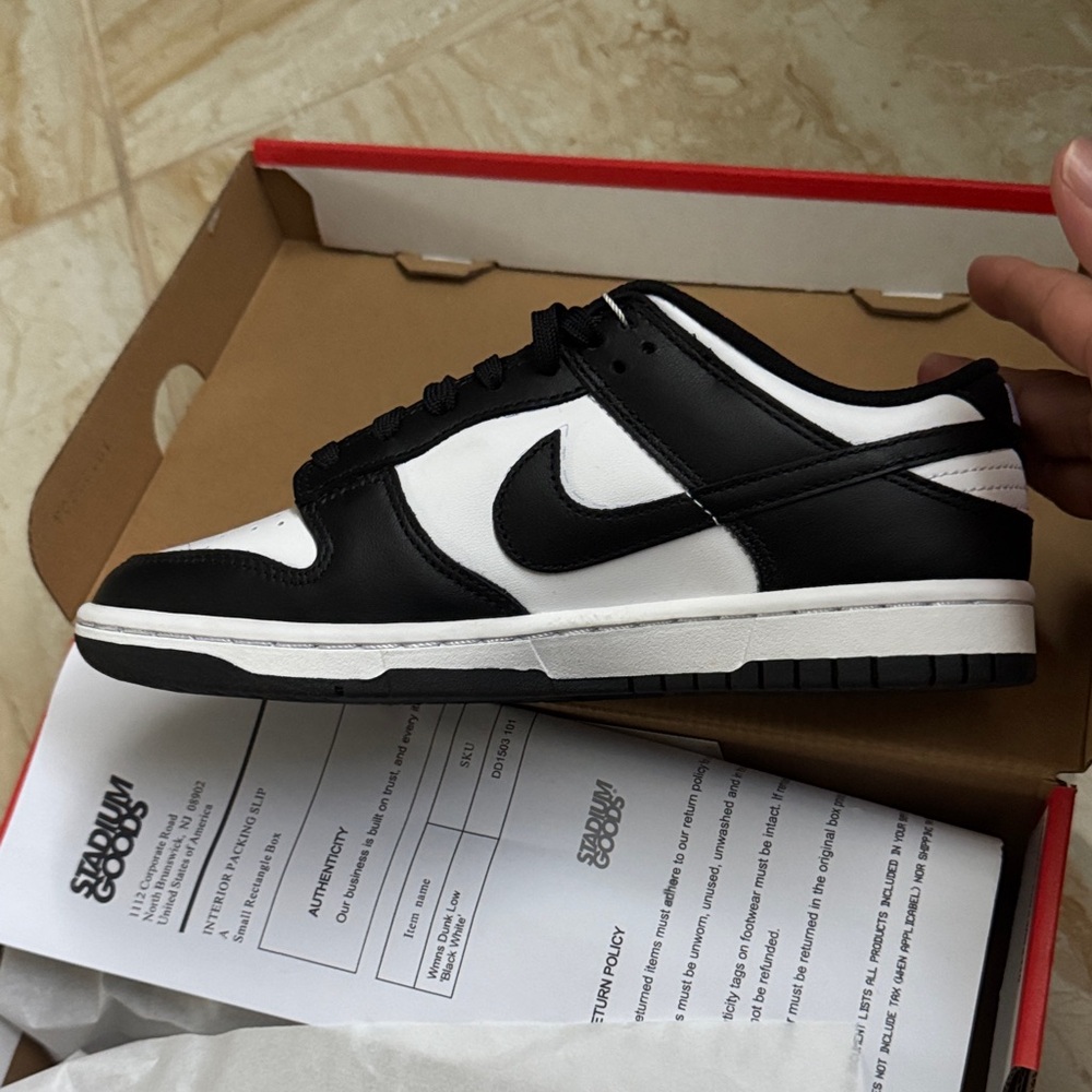 Nike Men's Black and White Sneakers